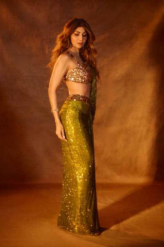 Shilpa Shetty Kundra in Tiaa Saree Set