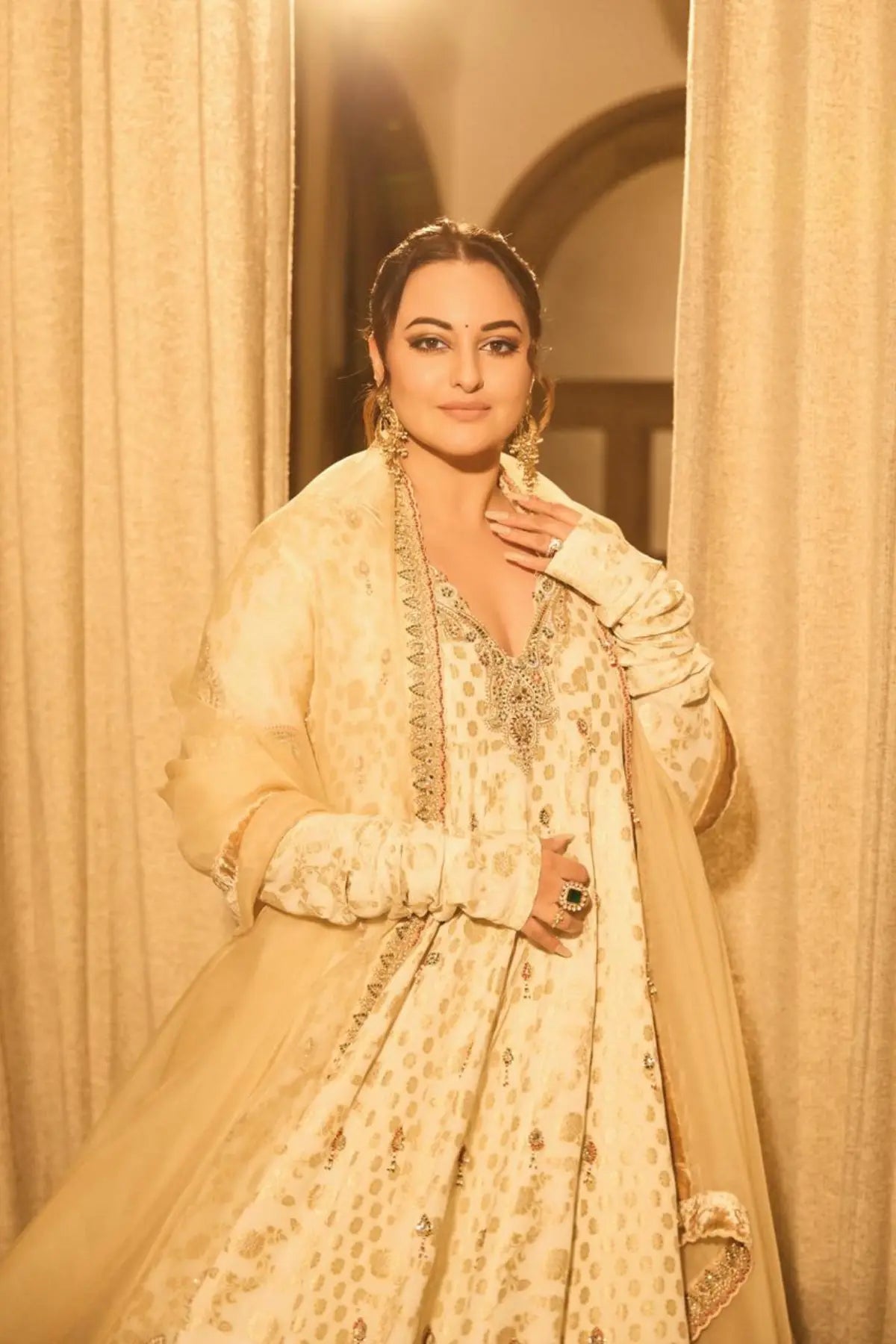 Sonakshi Sinha in Noor-e-zari Anarkali Set