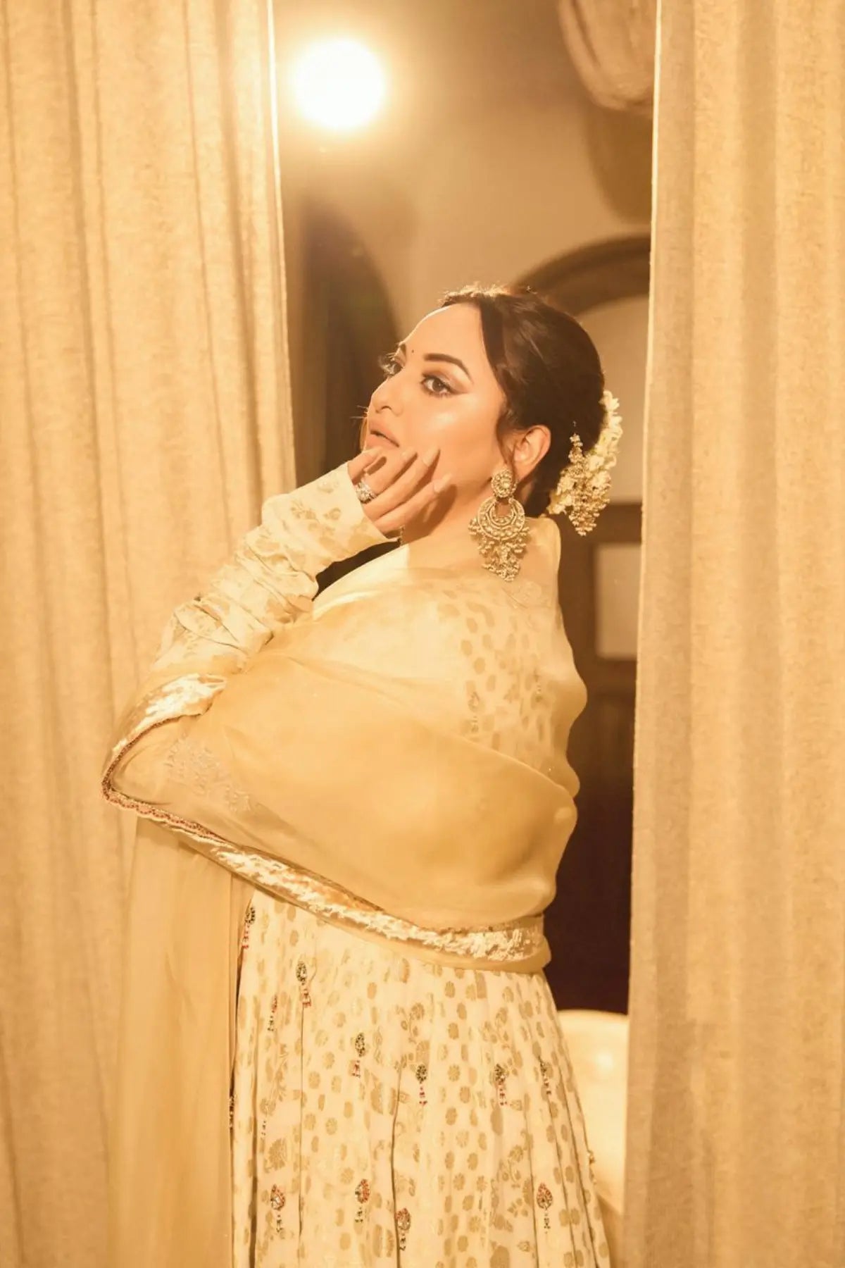 Sonakshi Sinha in Noor-e-zari Anarkali Set