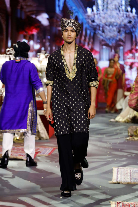 Zarvansh Noir Kurta Set
