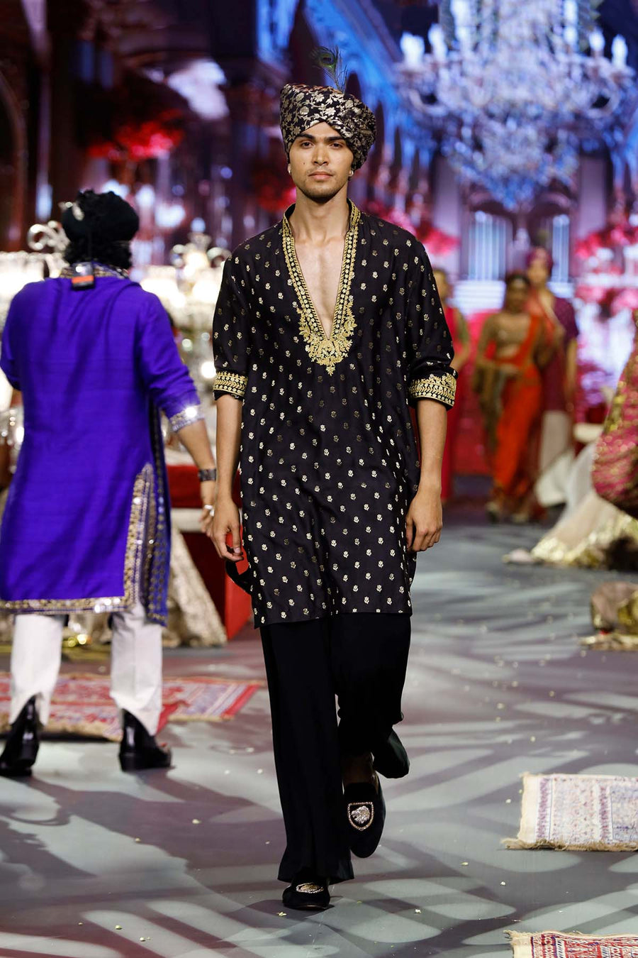 Zarvansh Noir Kurta Set