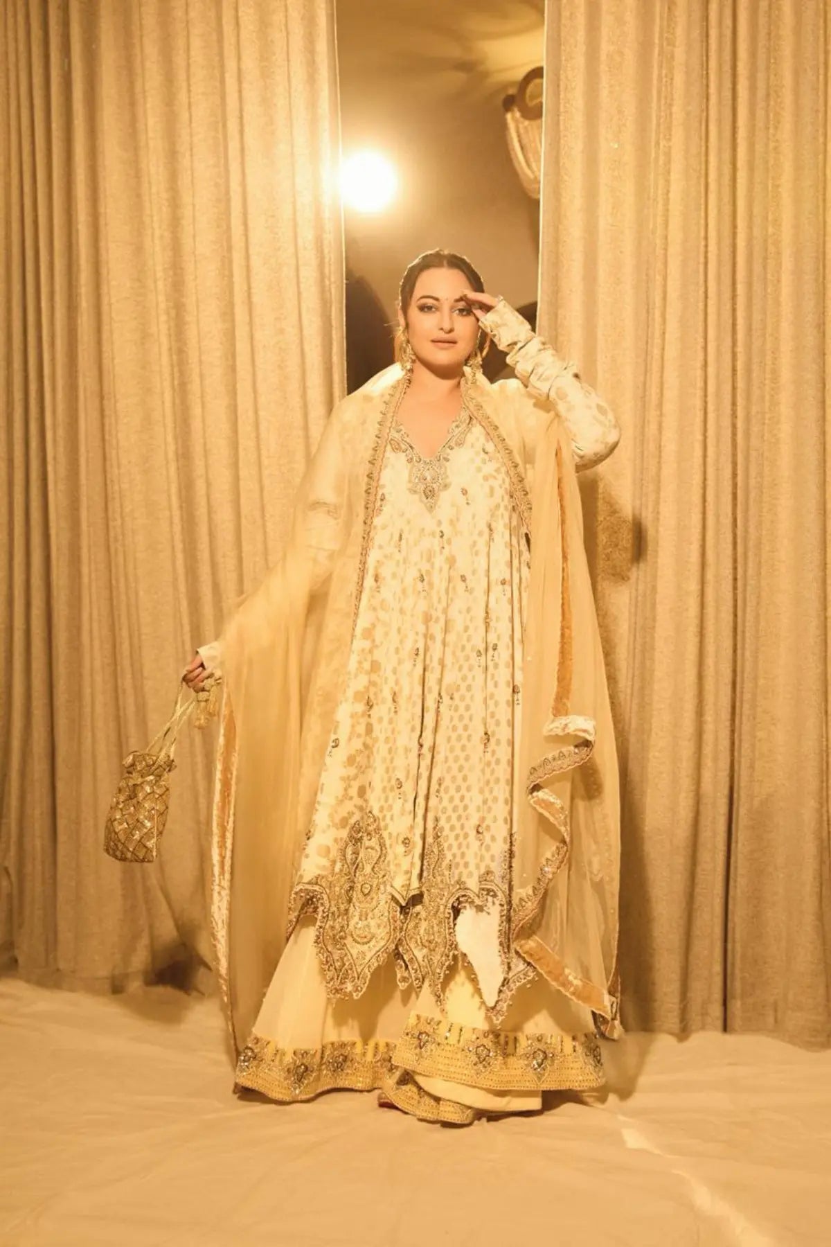 Sonakshi Sinha in Noor-e-zari Anarkali Set