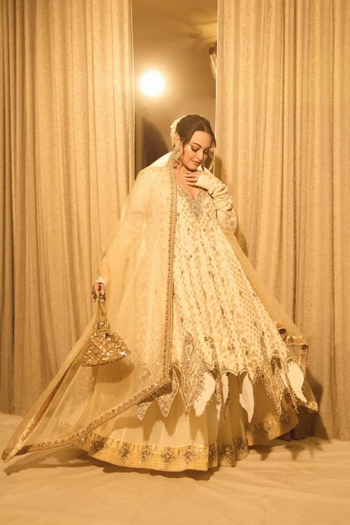 Sonakshi Sinha in Noor-e-zari Anarkali Set