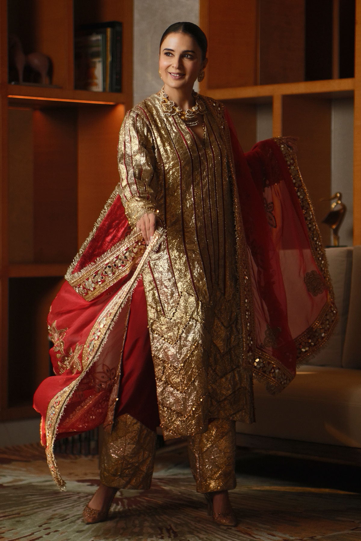 Divya Kapoor Gurwara In Suvarna Suit