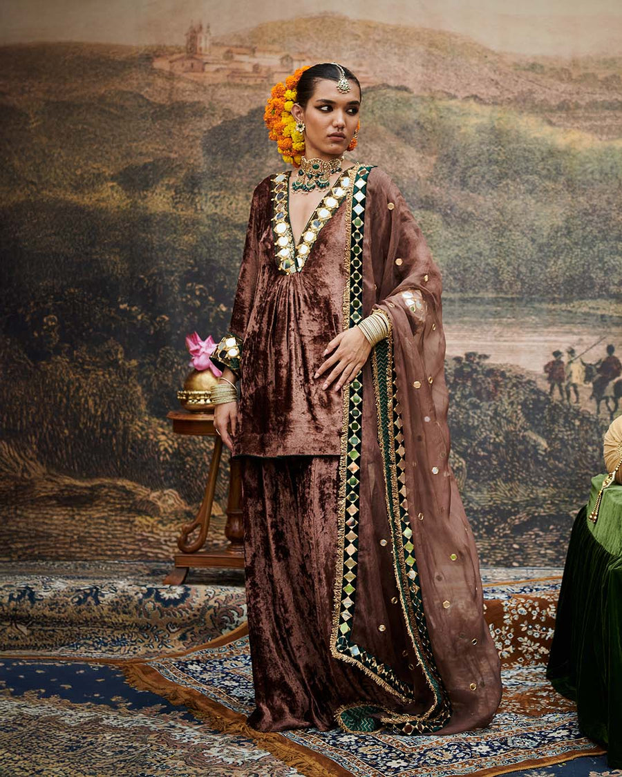 Makhmal Khayal Suit