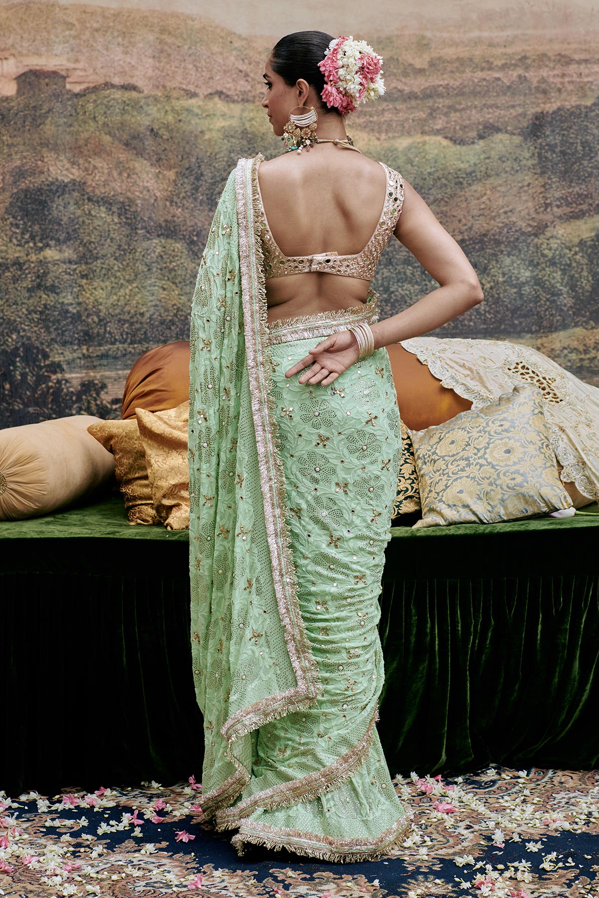 Naayaab Saree