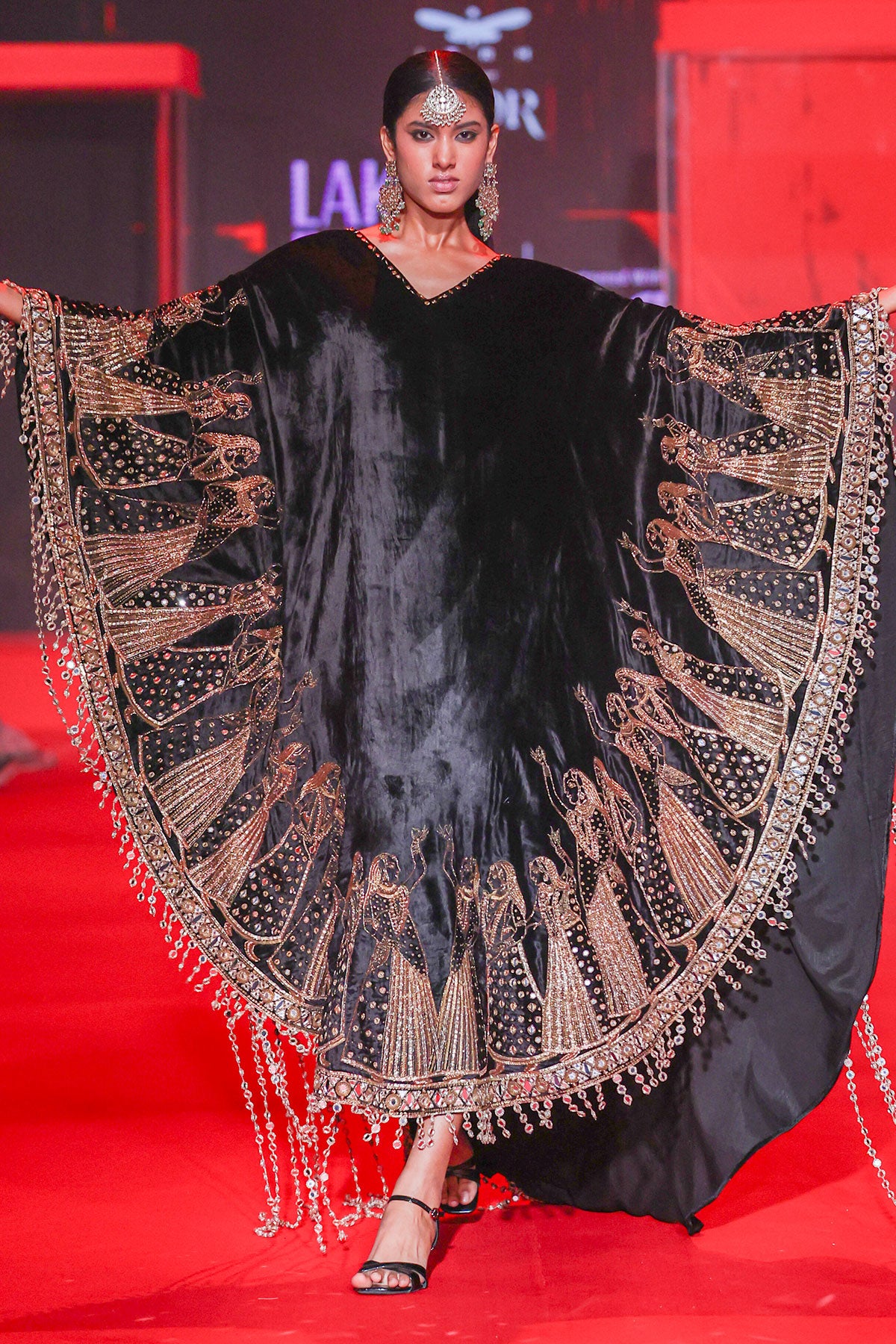 Ratrangini Kaftan Set