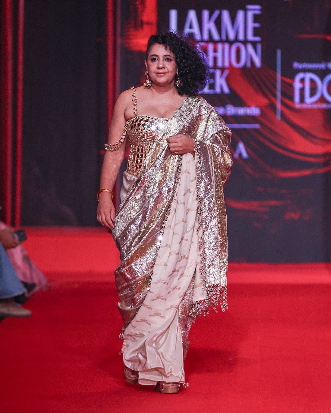 Tarakini Saree Set,