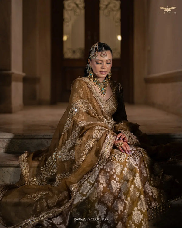 Dhruvi Adani  wearing ITRH — photo 1