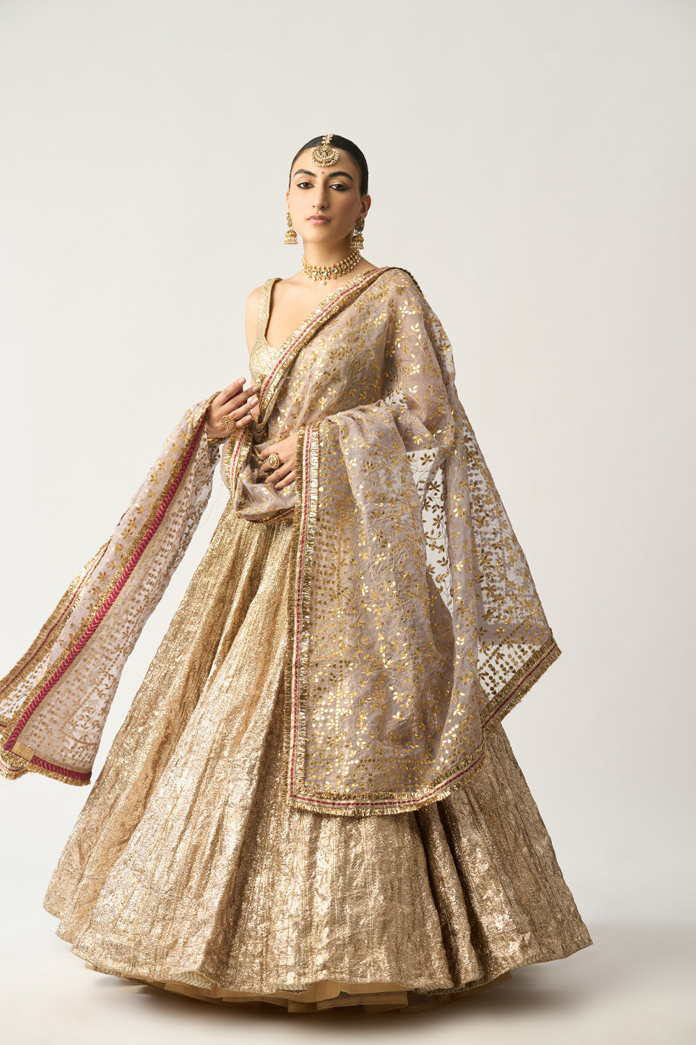Shabnam Dupatta Chandi Lehenga Set