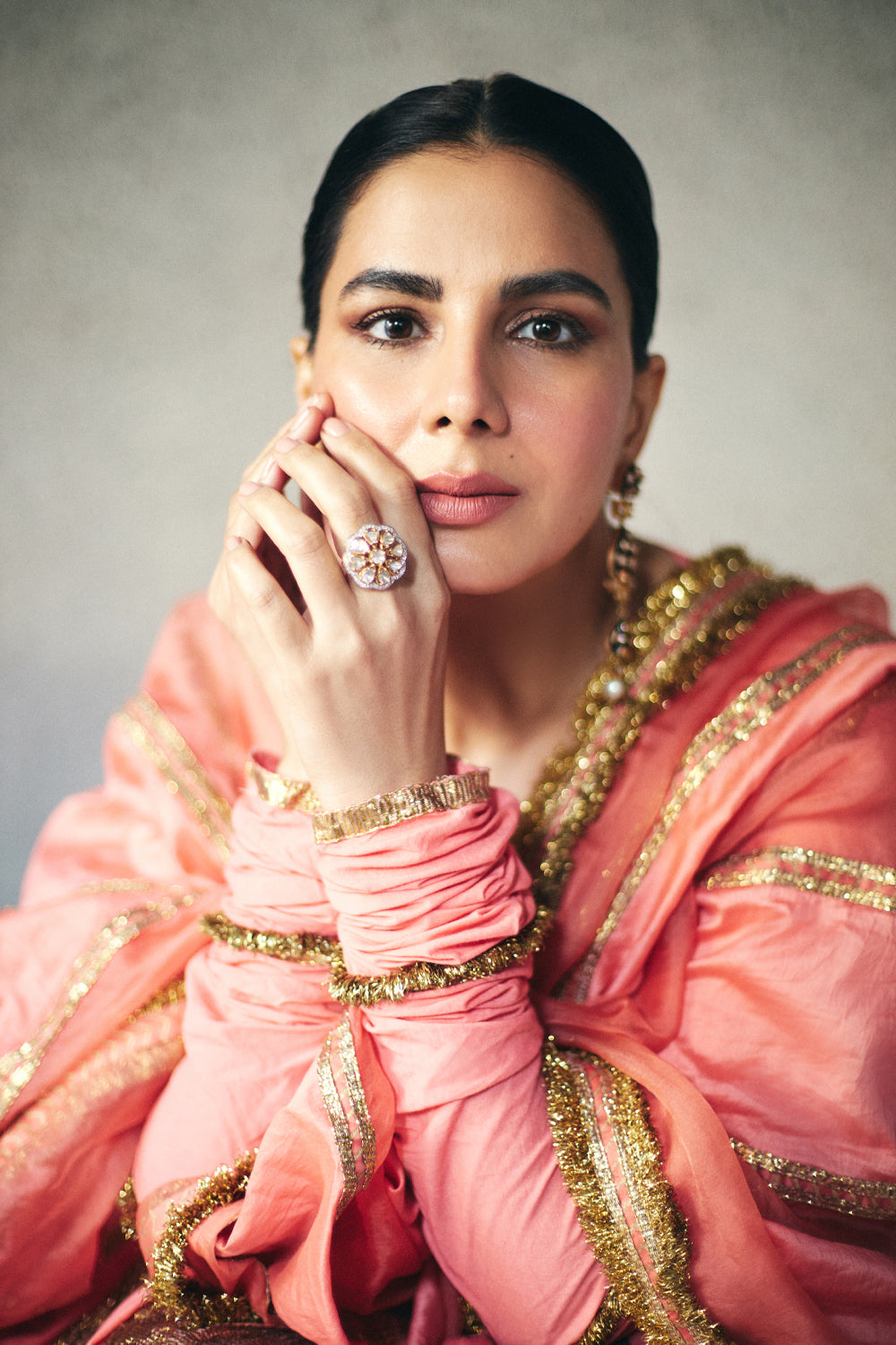 Kirti Kulahari in Shiddat-e-Angrakha set